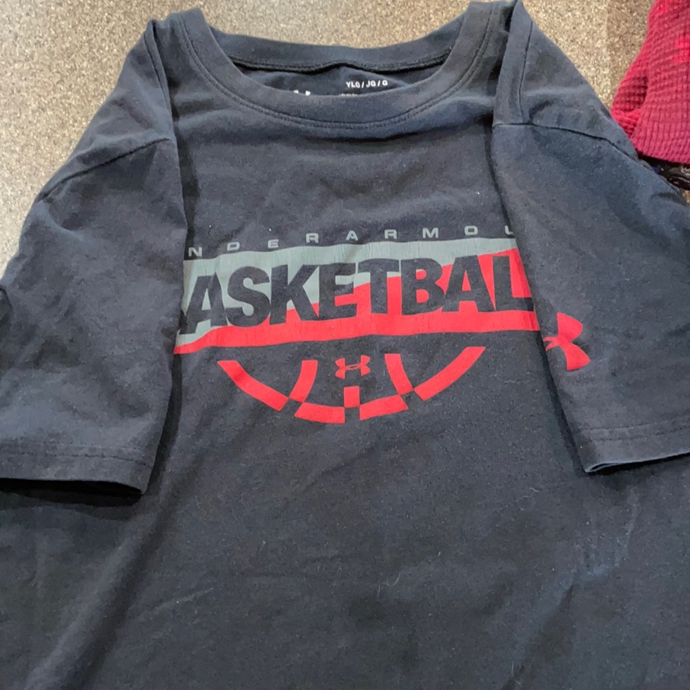 Boys under armour t-shirt